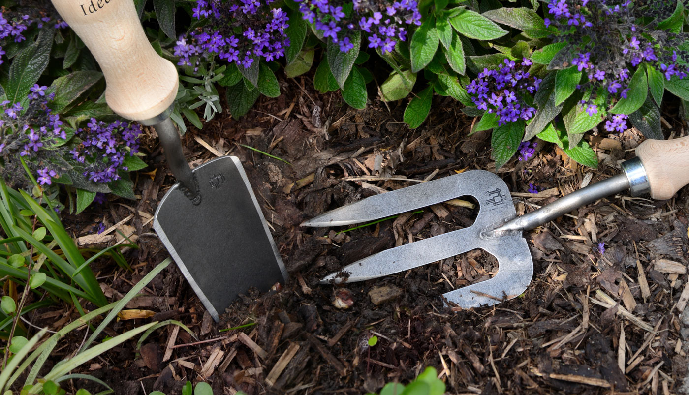 Beide Werkzeuge eignen sich für verschiedenste An- und Umpflanzarbeiten
